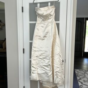 Make me an offer 😍Priceless gem! 100% silk ivory strapless wedding dress